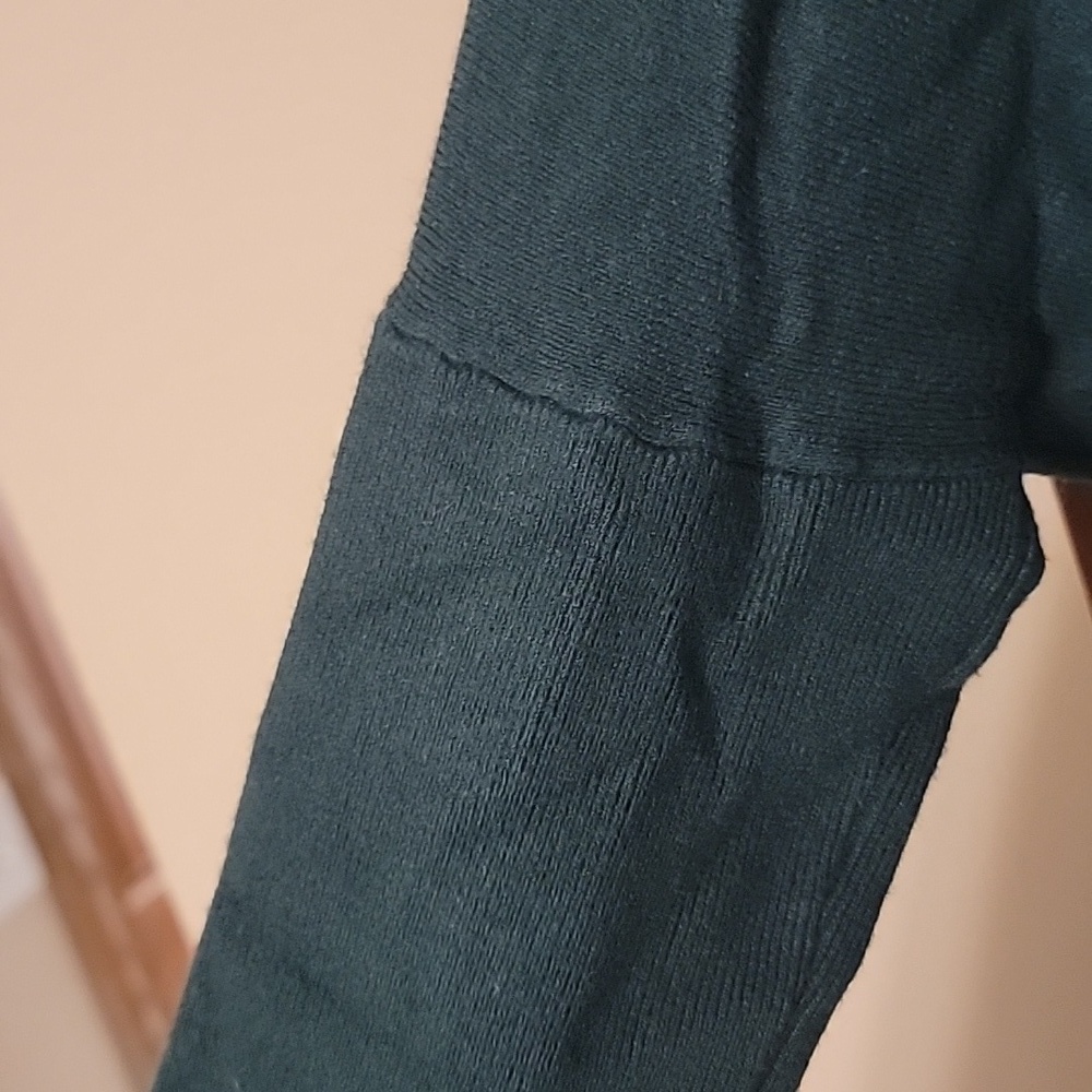 Green turtleneck - Picture 3 of 5